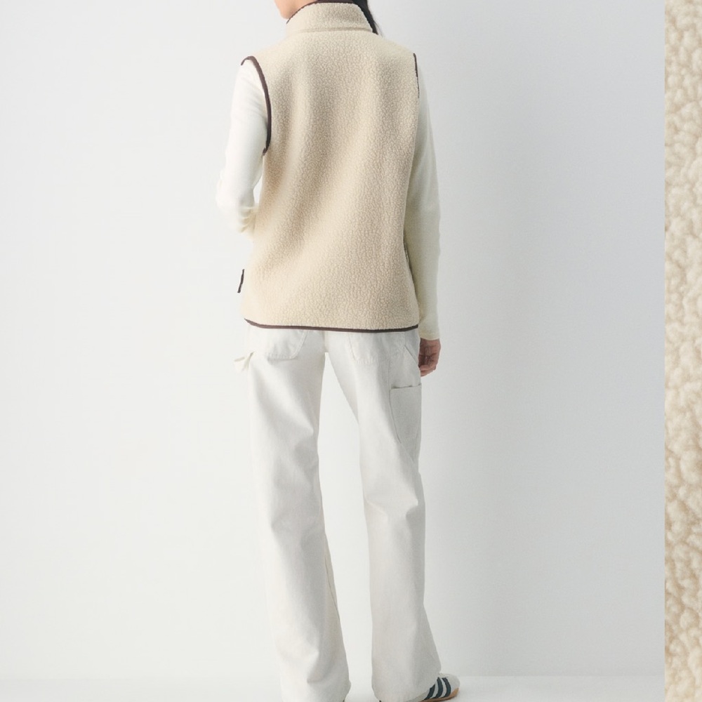 Aritzia TNA Off-White and Dark Brown Fleece Polartec Mockneck vest NWT - Picture 4 of 12